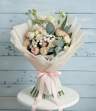 Букет цветов из:  Розы и Лизиантусы в Киреевске