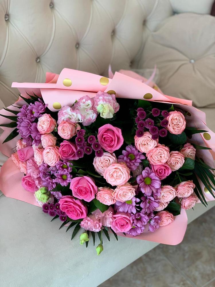 Букет цветов из: Хризантемы, Розы и Лизиантусы в Киреевске