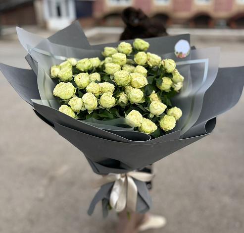 Букет Белые кустовые розы Солинеро в Киреевске