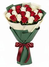 Букет Микс из красных и белых роз в Киреевске