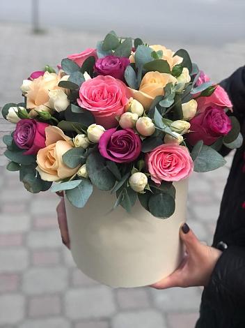 Цветочная композиция из Розы в шляпной коробке в Киреевске