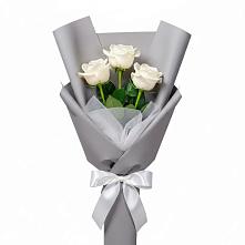 Букет 3 белые розы в Киреевске