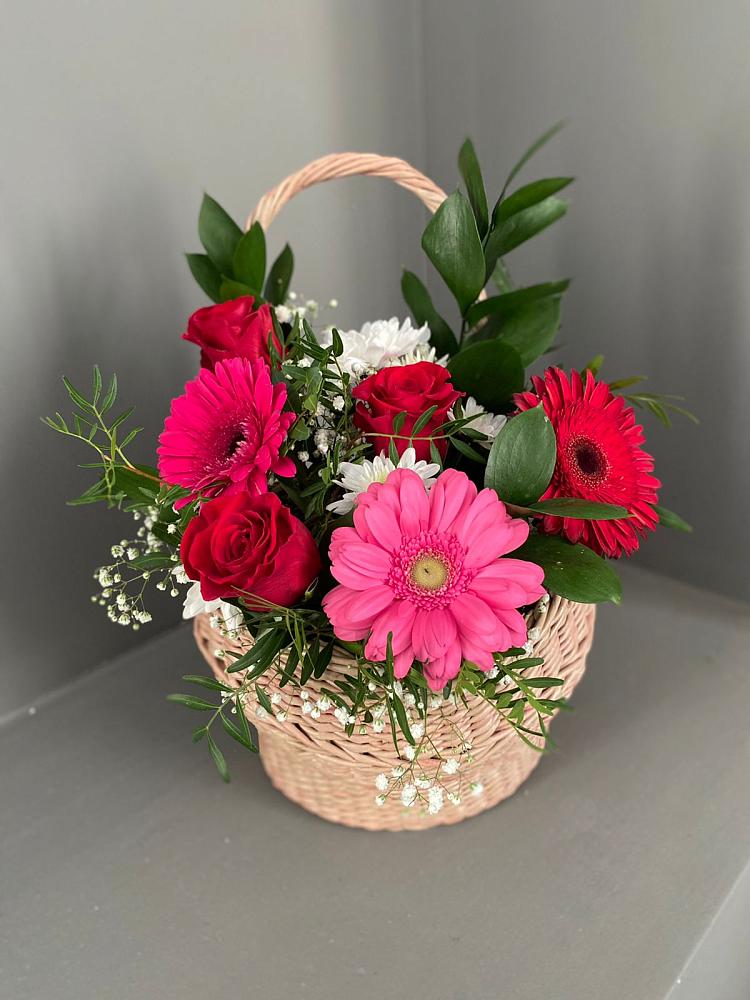 Цветочная композиция из Розы, Хризантемы и Герберы в корзине в Киреевске