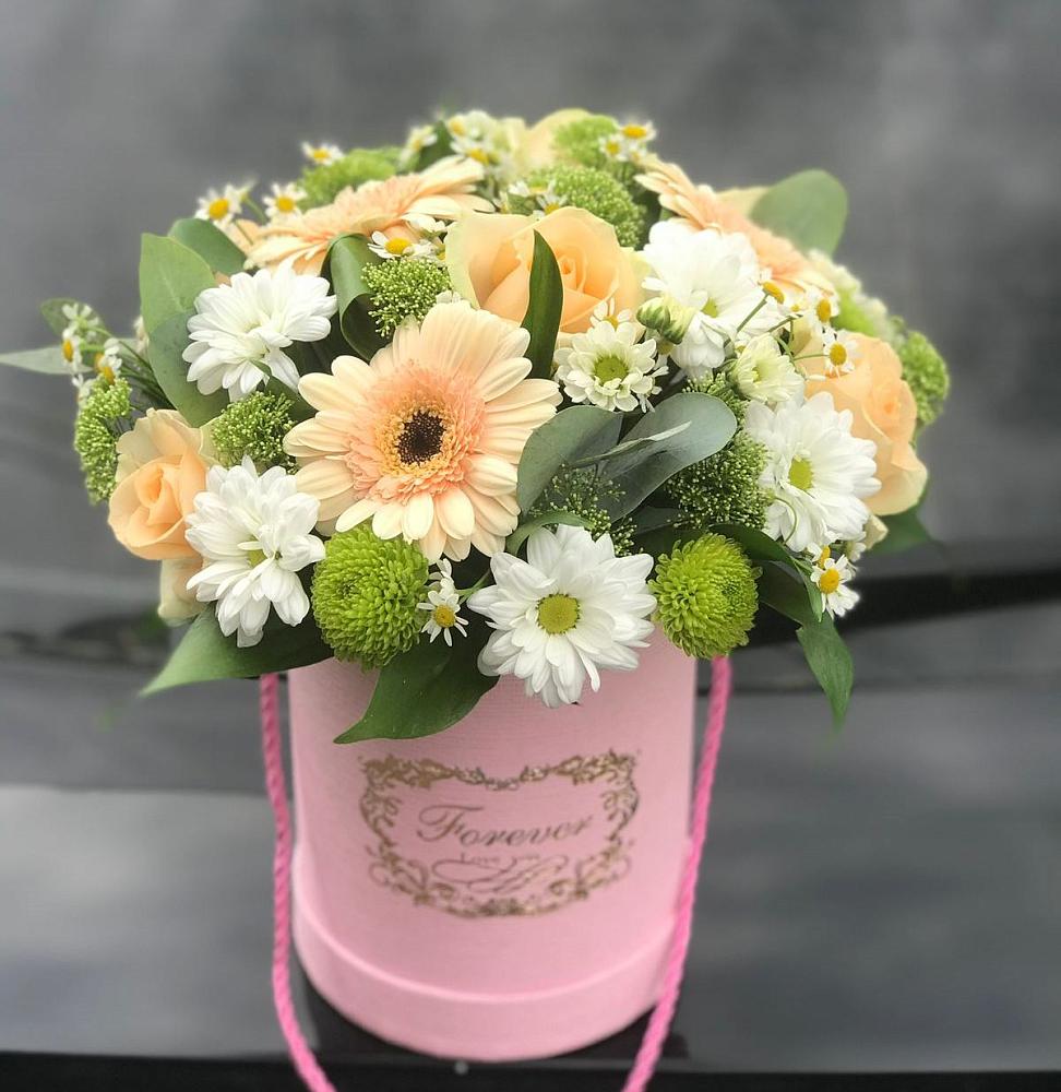 Цветочная композиция из Розы, Герберы и Хризантемы в шляпной коробке в Киреевске