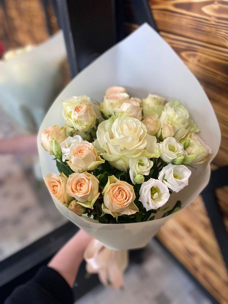 Букет цветов из: Розы и Лизиантусы в Киреевске